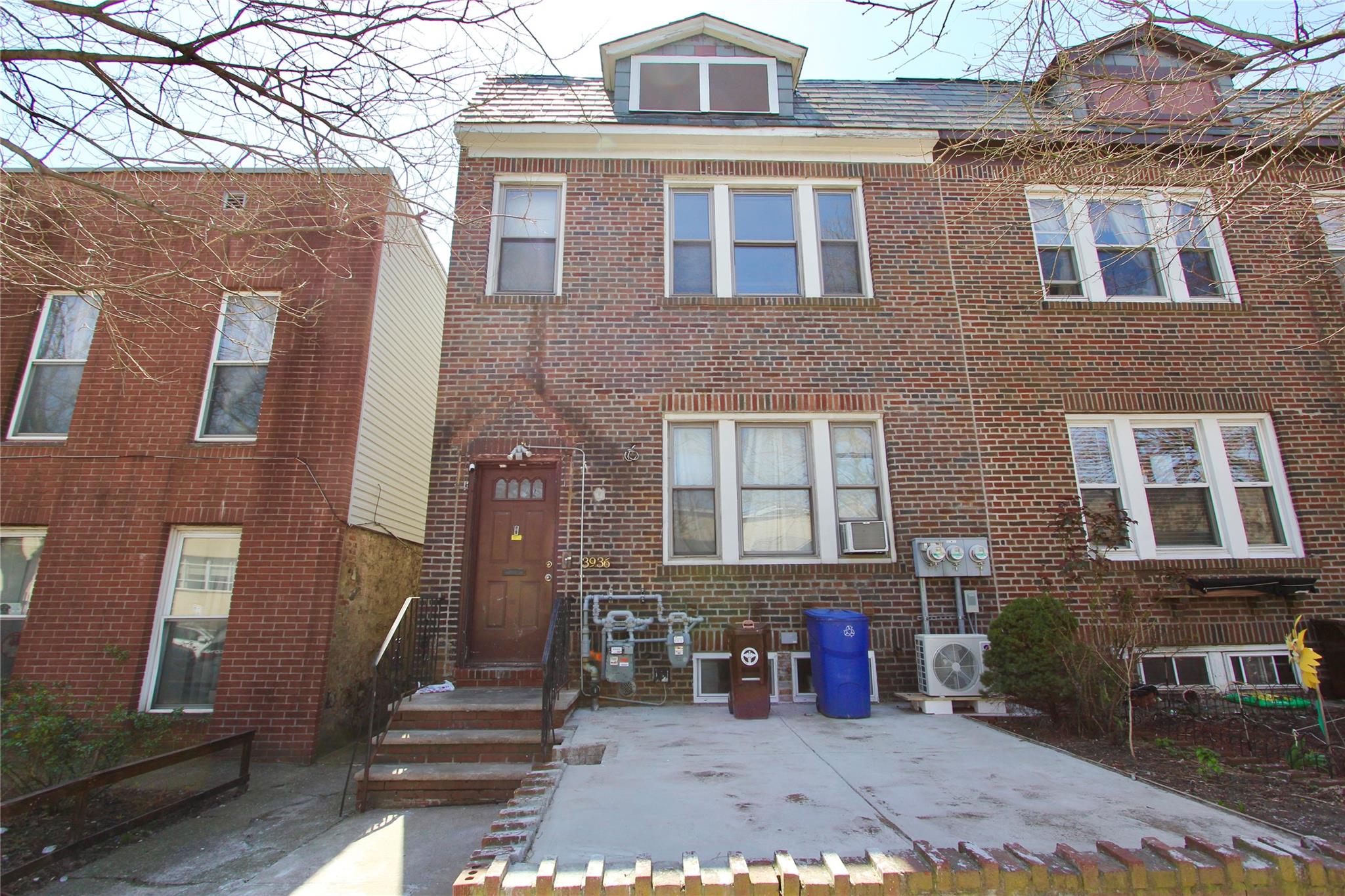 39-36 Skillman Ave Property Photo