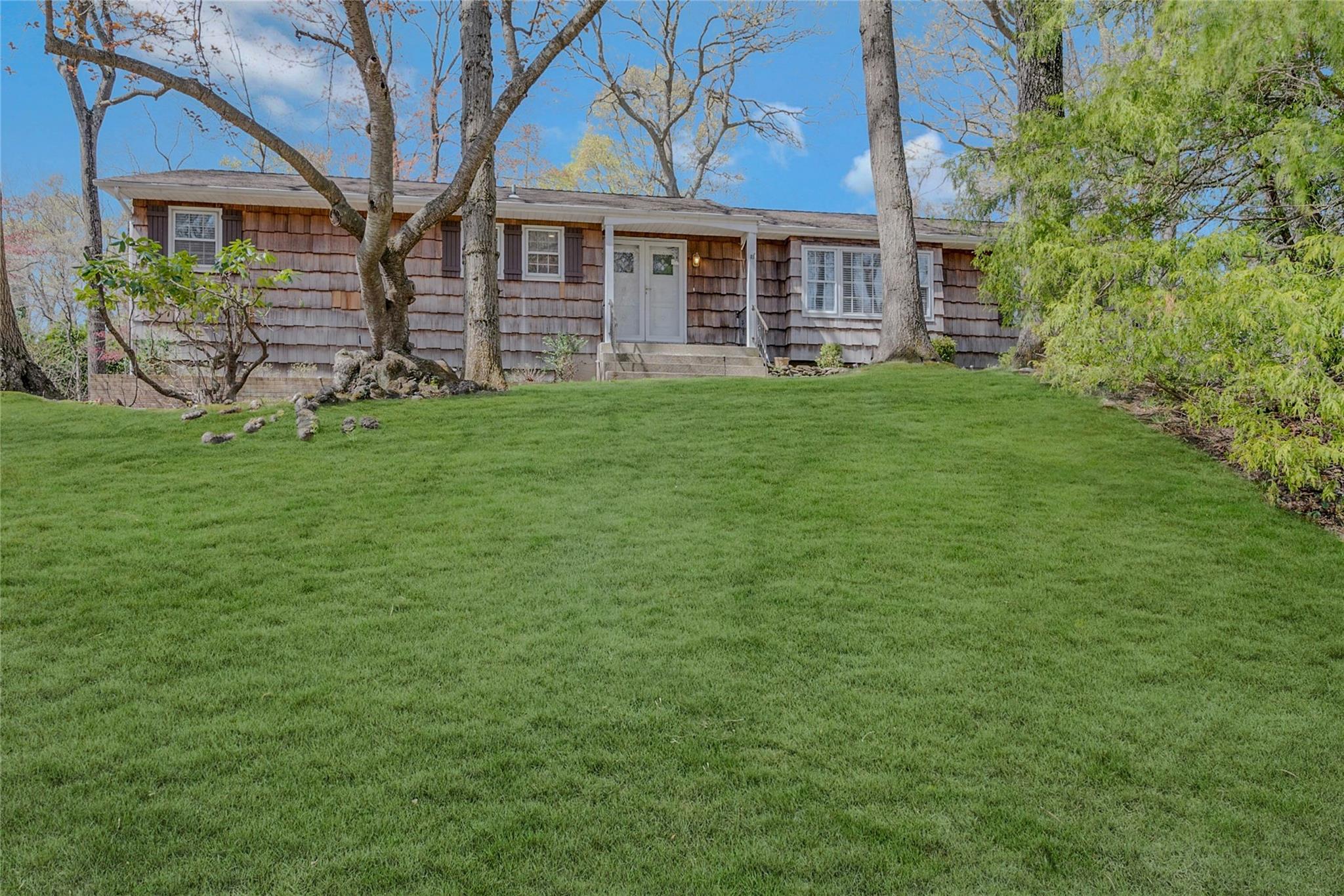 10 Ellen Dr Property Photo