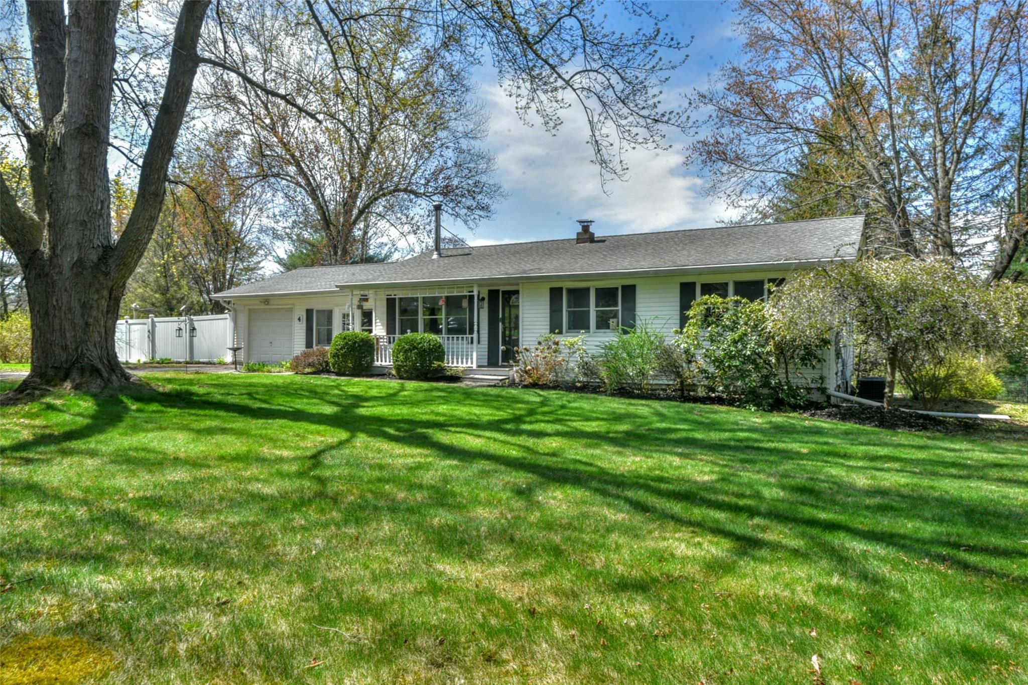 4 Verplanck Ave Property Photo