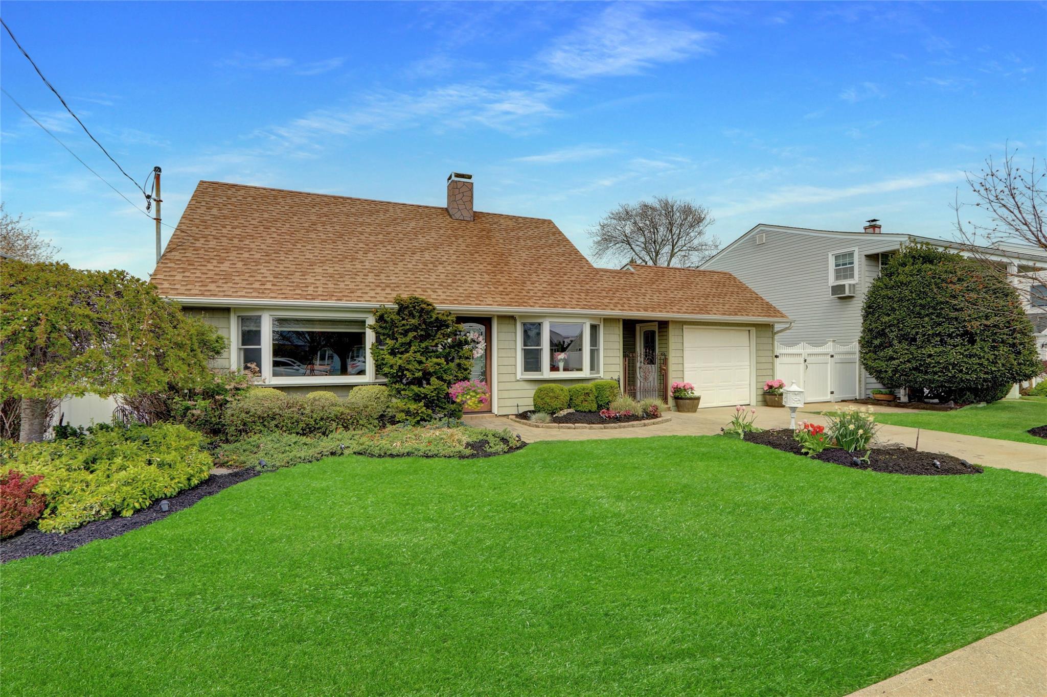 Massapequa Real Estate Listings Main Image