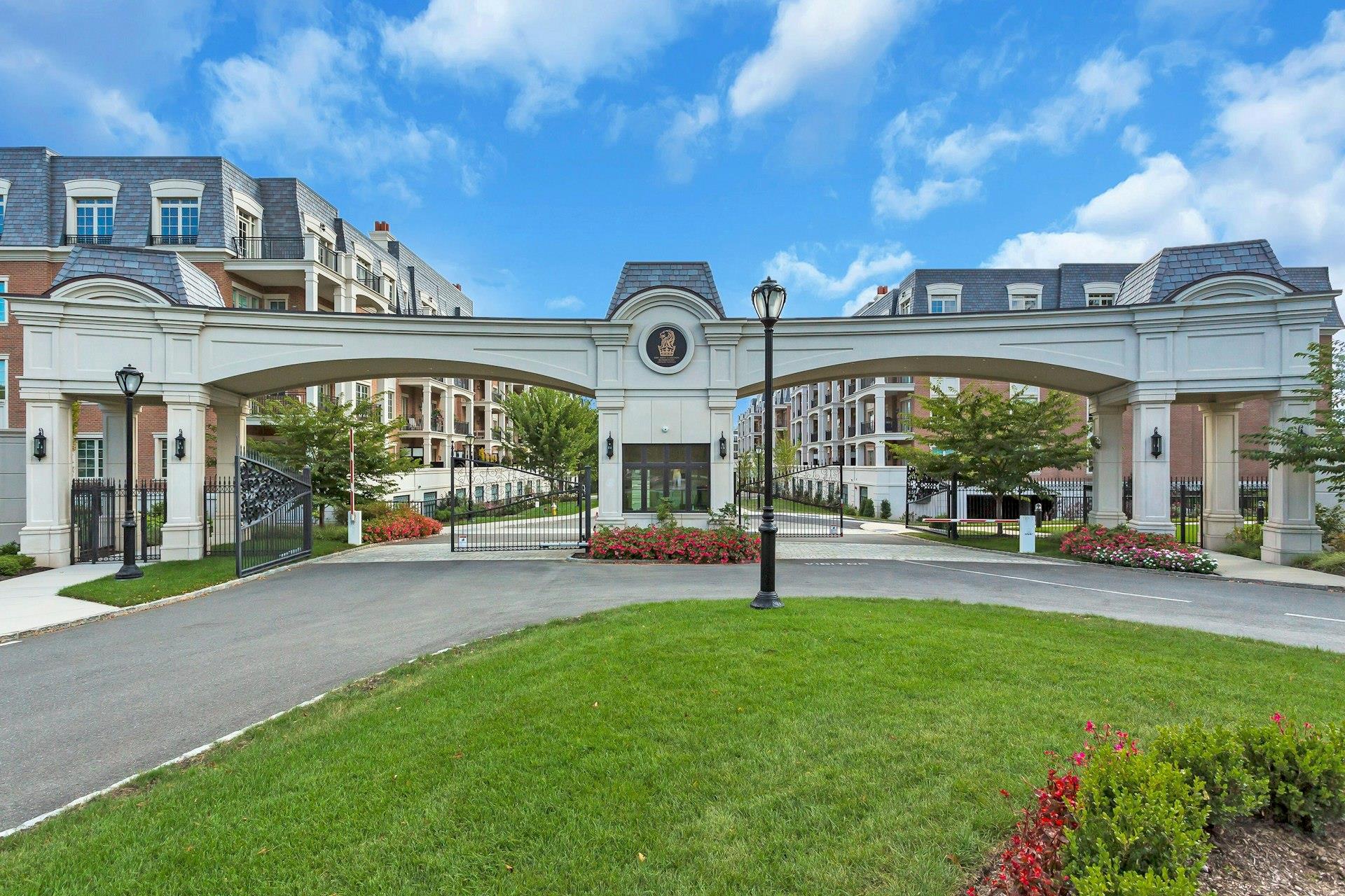1000 Royal Ct Property Photo