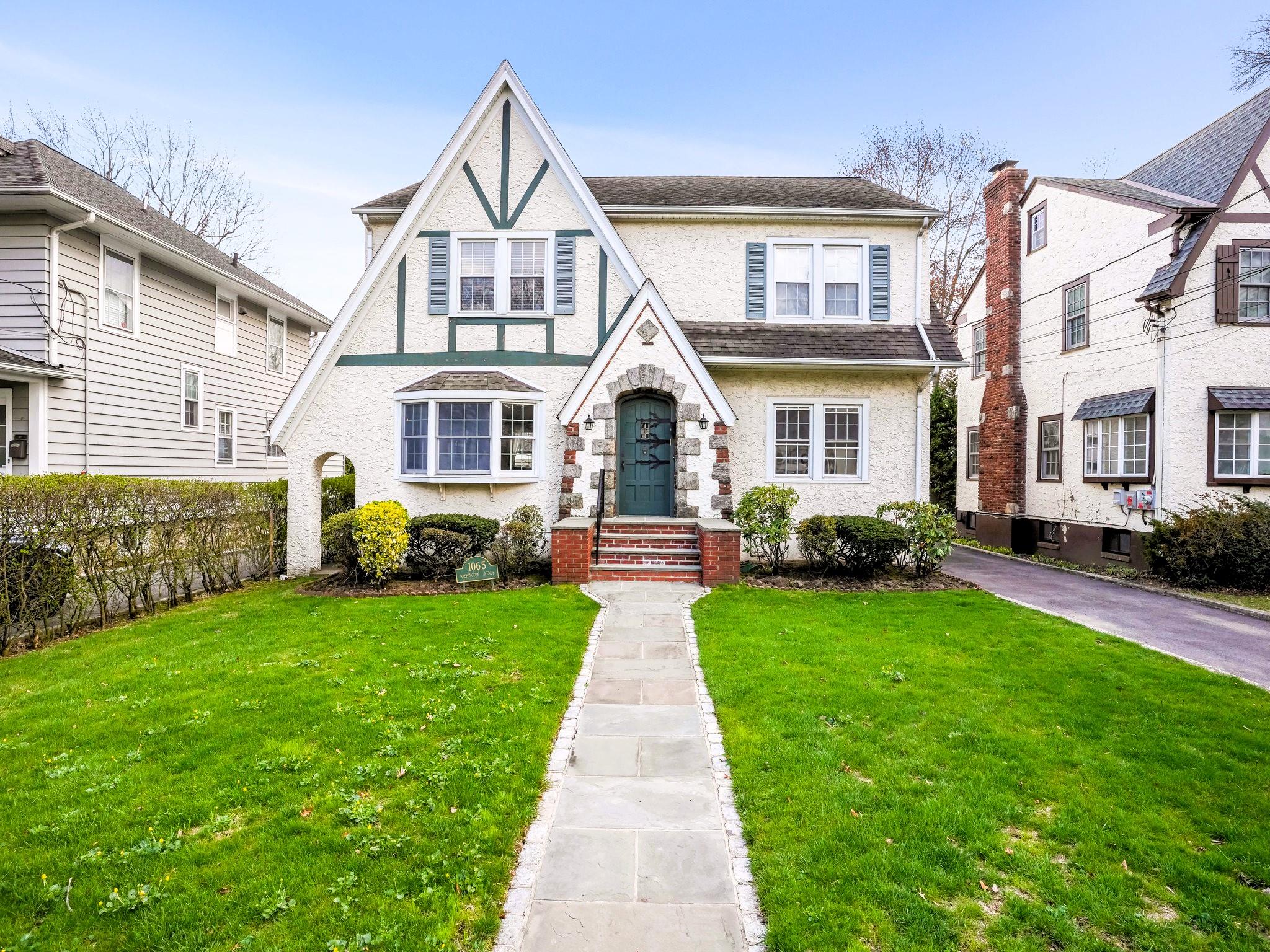 1065 Washington Ave Property Photo