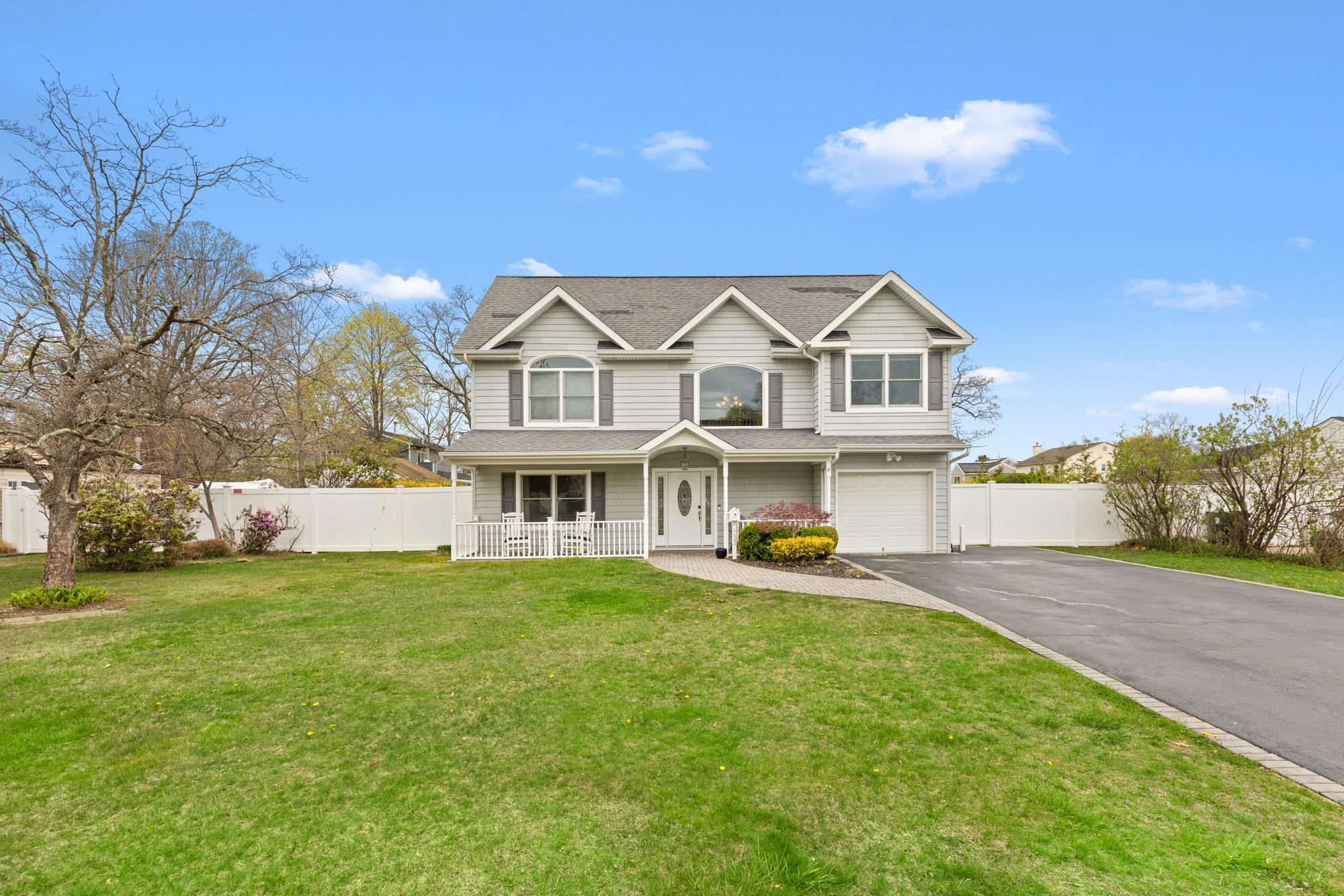 553 Rockaway St Property Photo