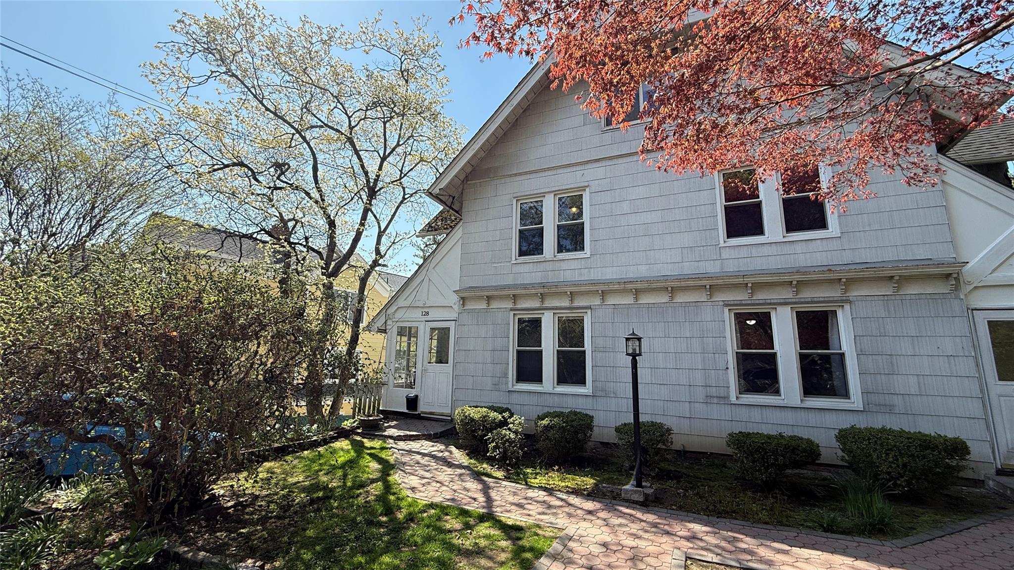 128 Rockland Ave Property Photo