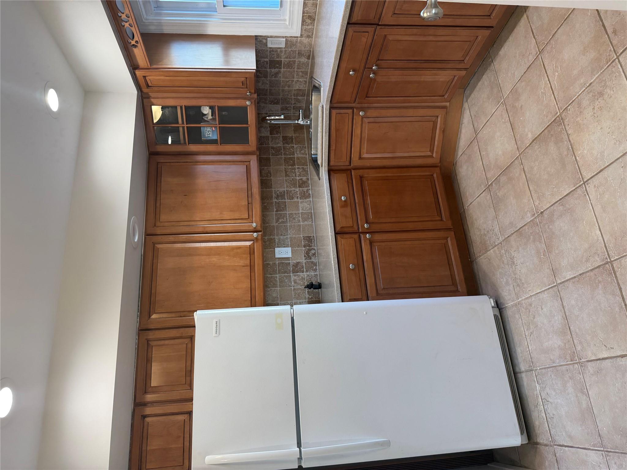 11572 Real Estate Listings Main Image