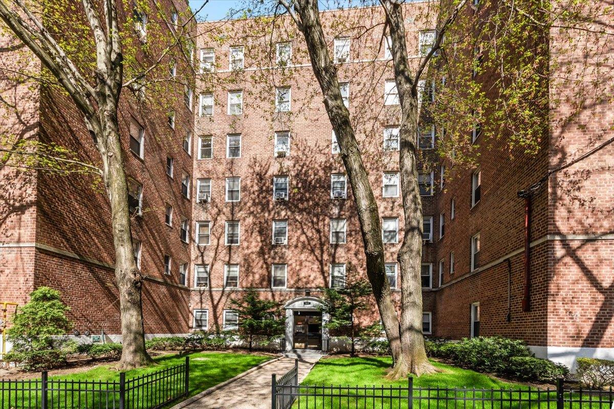 821 Bronx River Road 6f Property Photo
