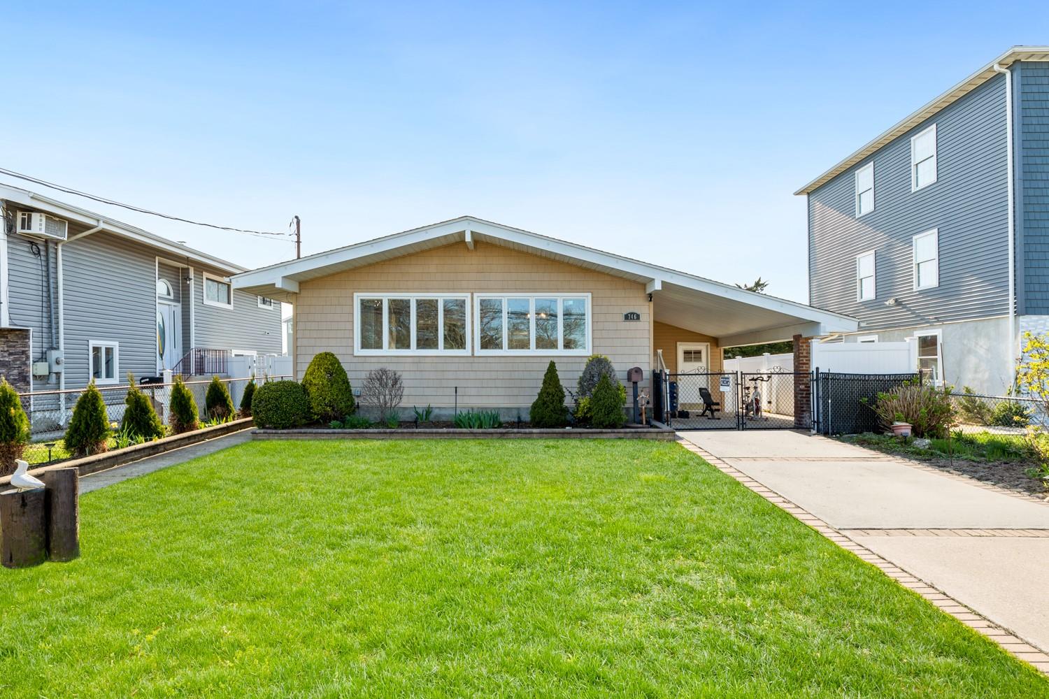 746 S Ocean Avenue Property Photo