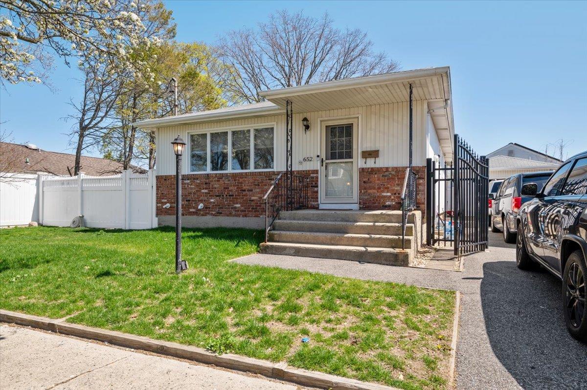 John F Kennedy Middle School Real Estate Listings Main Image