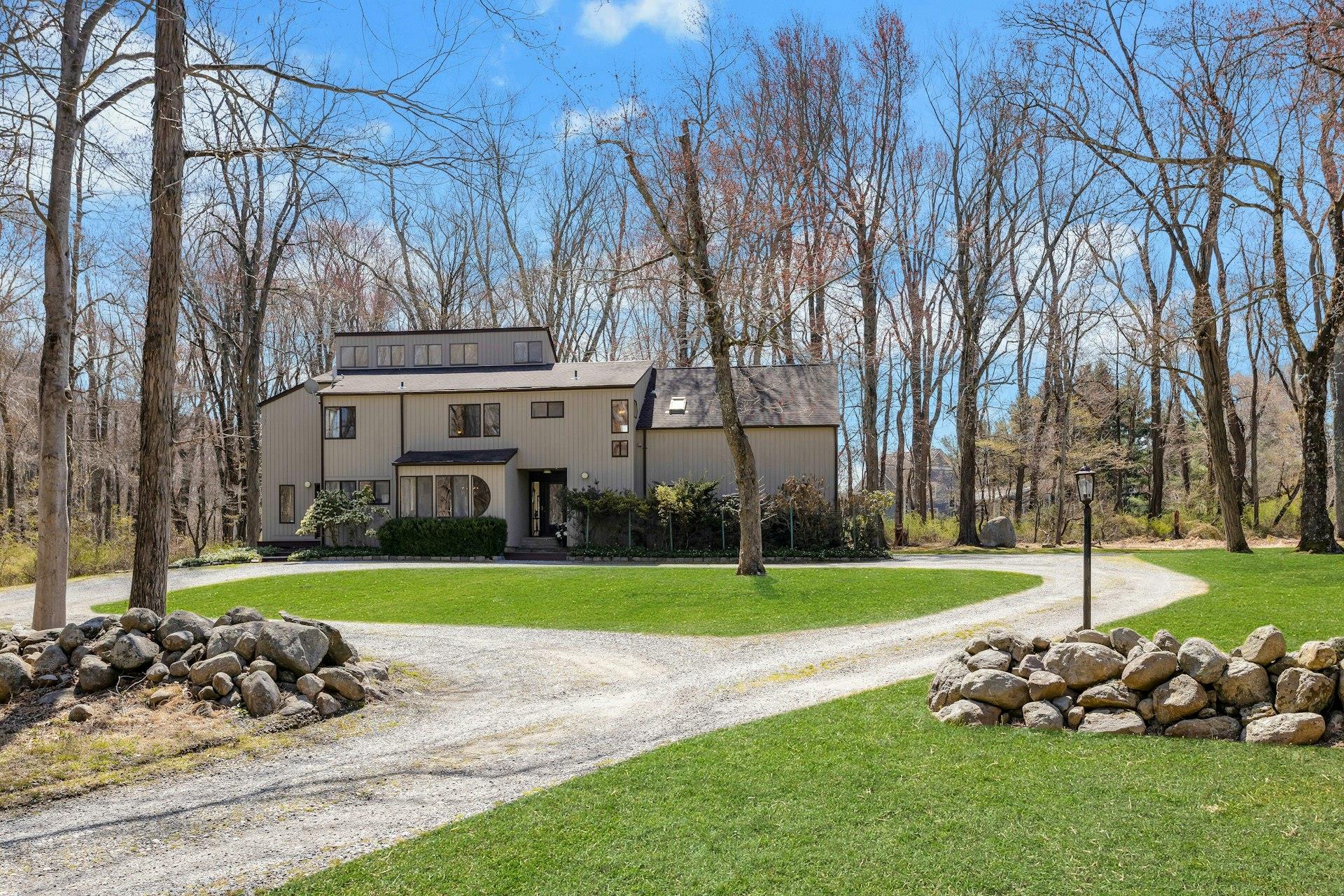 20 Schoolhouse Road Property Photo