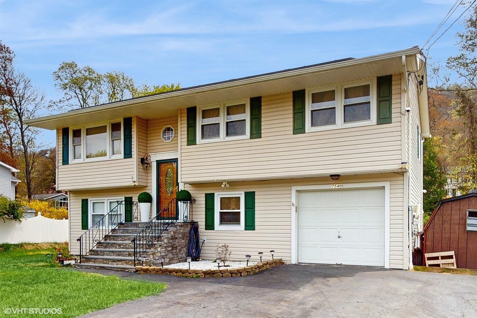 754 Wolcott Ave Property Photo