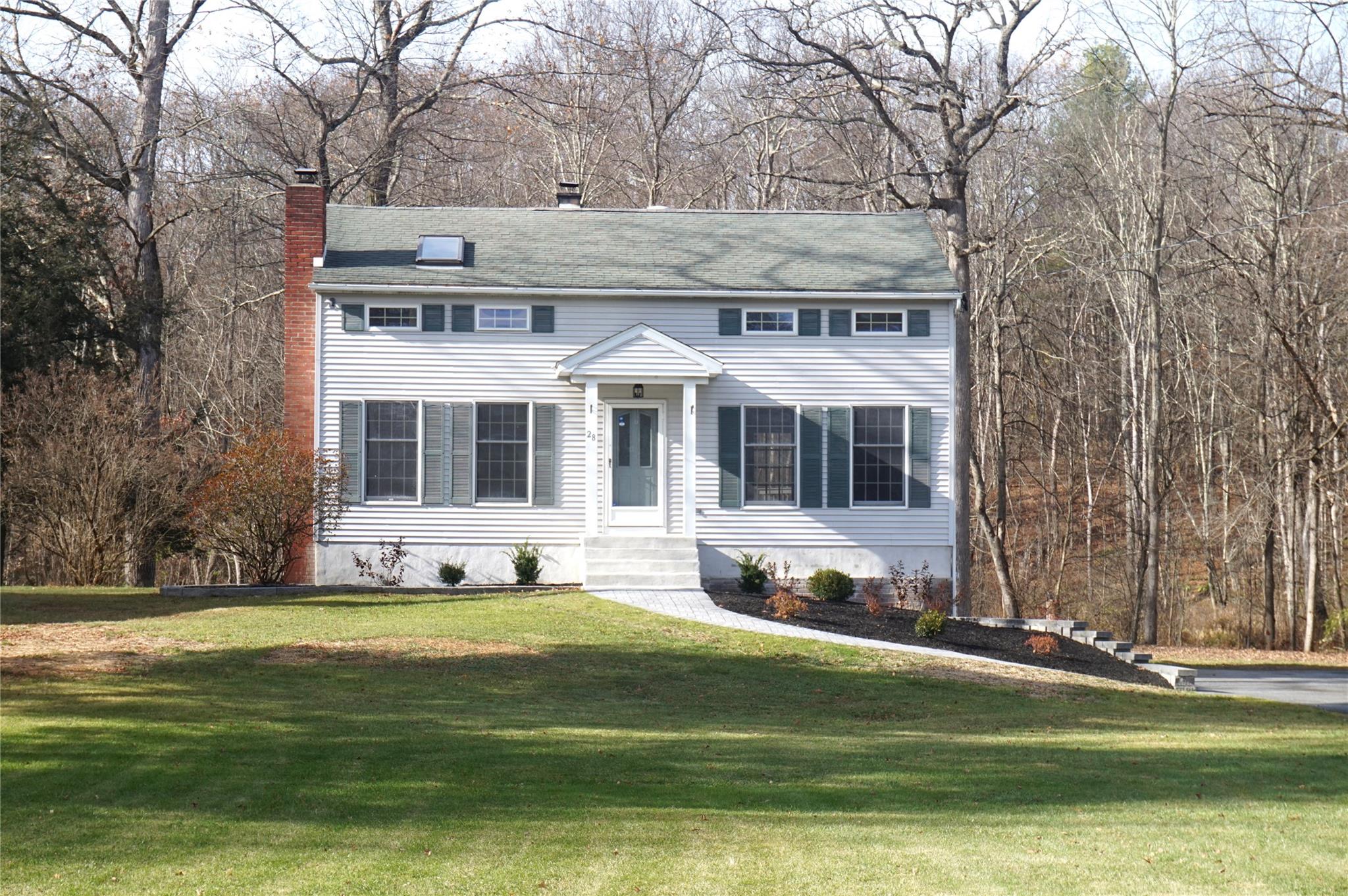 28 Shaker Ln Property Photo