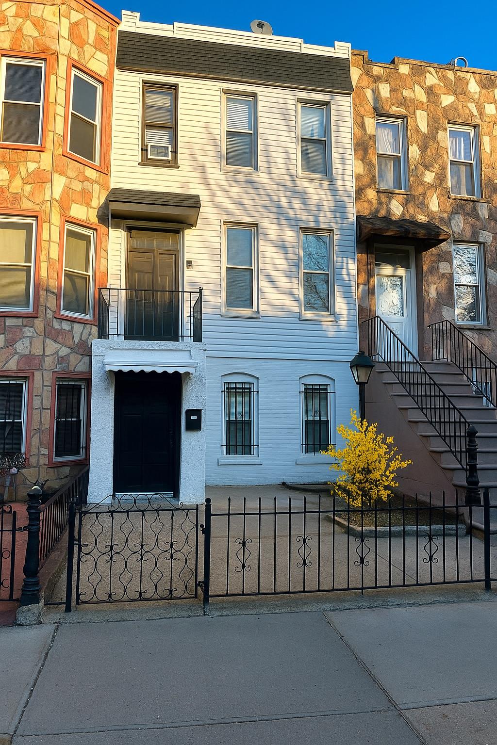 1172 Halsey St Property Photo