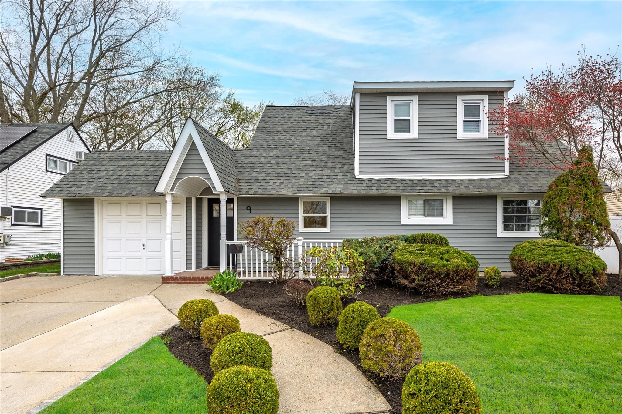 9 Tiptop Lane Property Photo