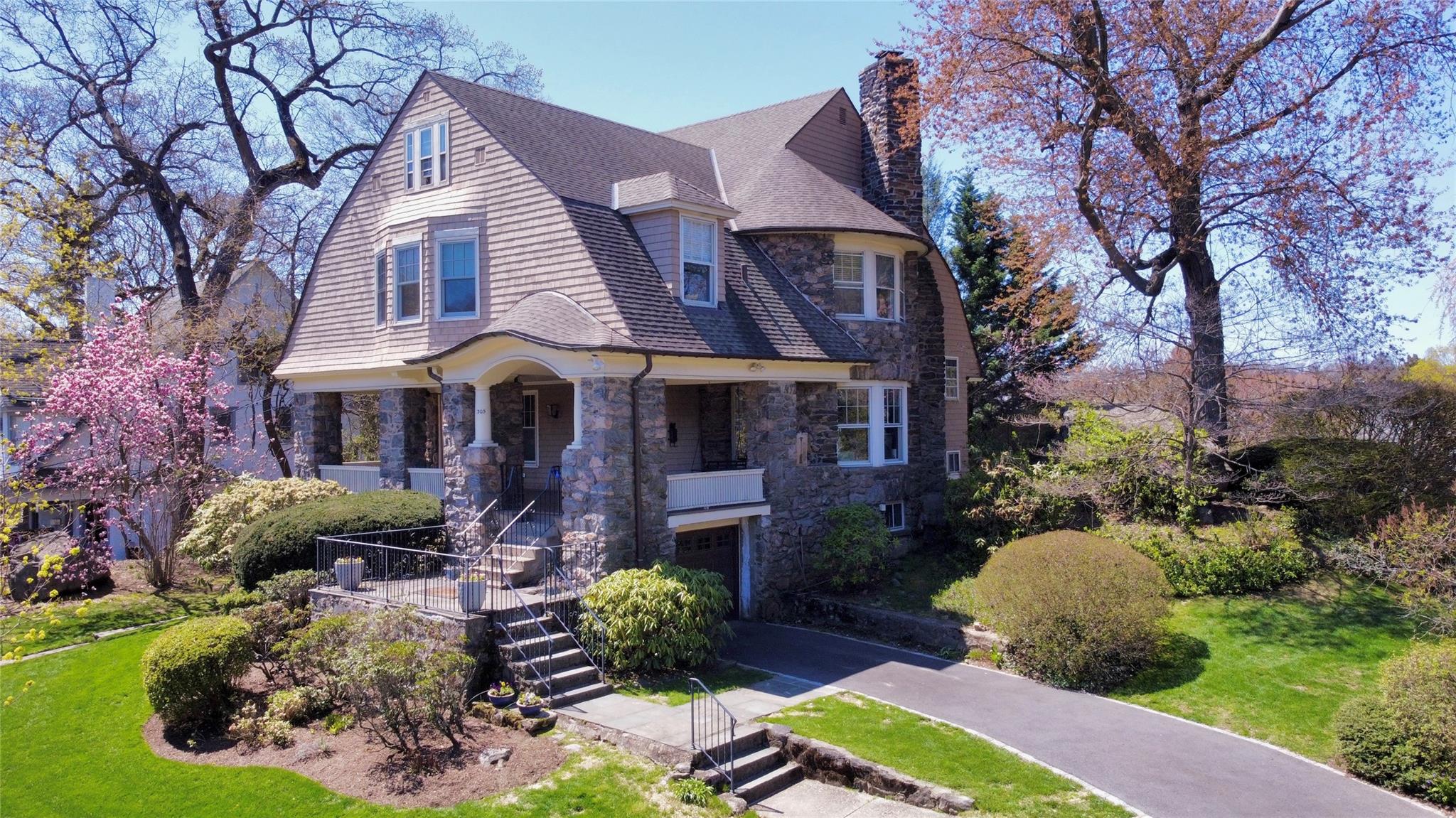 305 Pelhamdale Avenue Property Photo