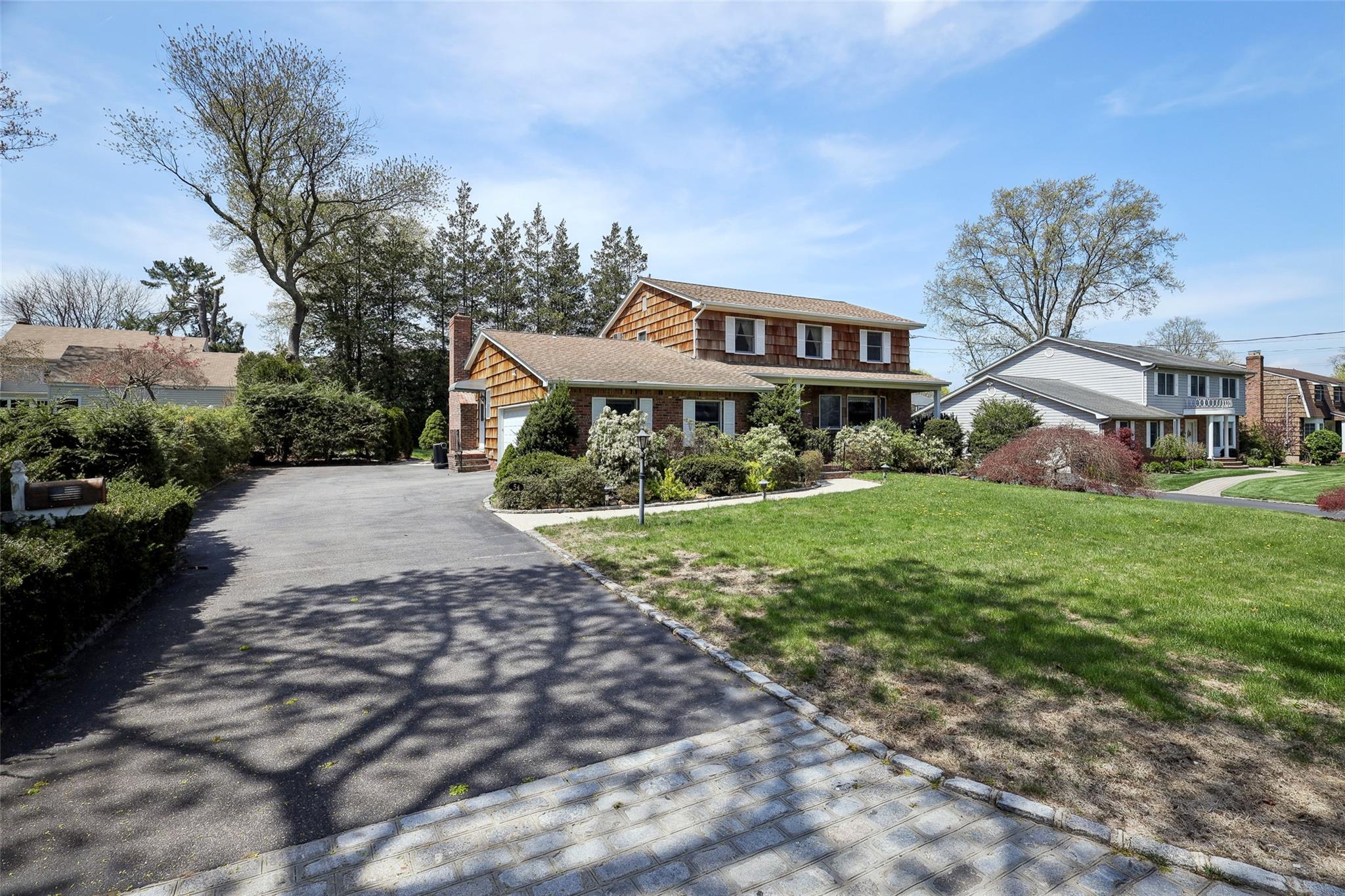54 Robbins Drive Property Photo