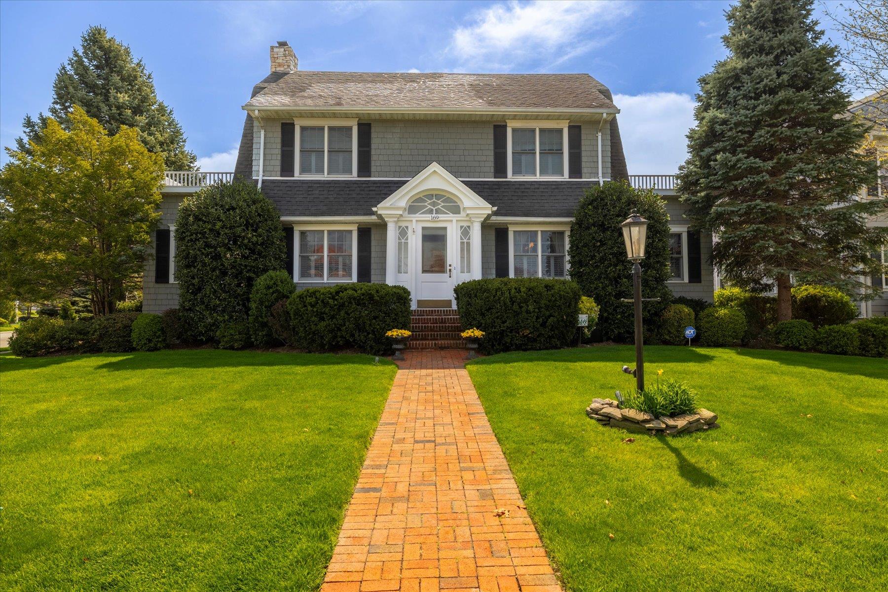 169 Hempstead Avenue Property Photo 1