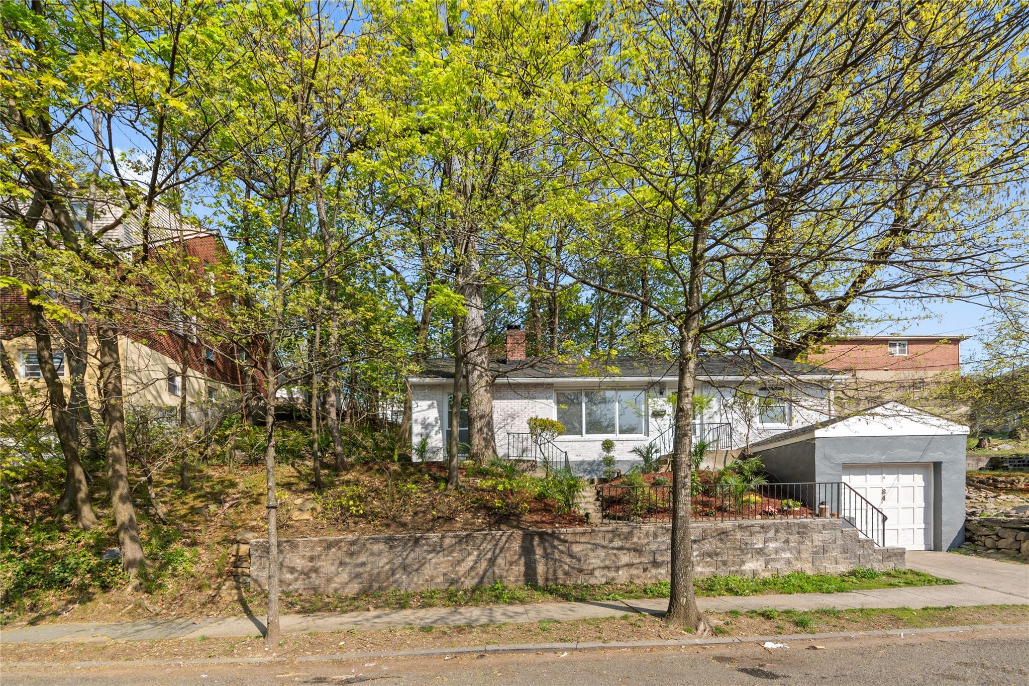 84 Courter Ave Property Photo