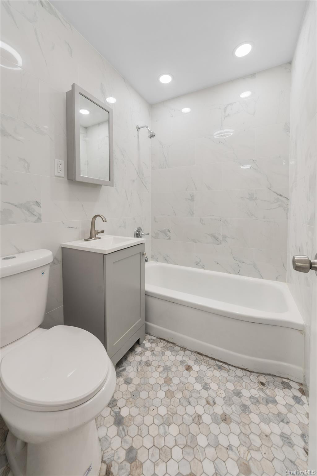 84 Courter Avenue Property Photo 9