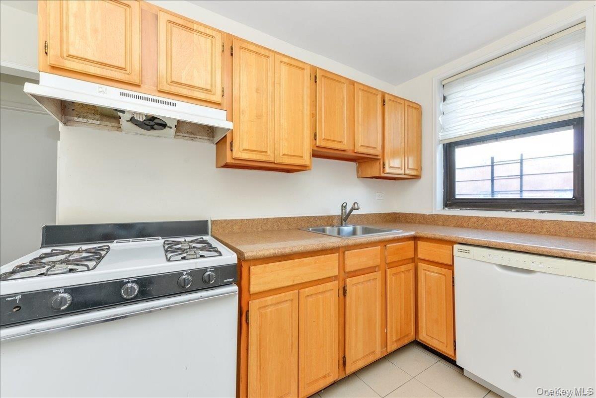1165 E 54th Street 3k Property Photo 9