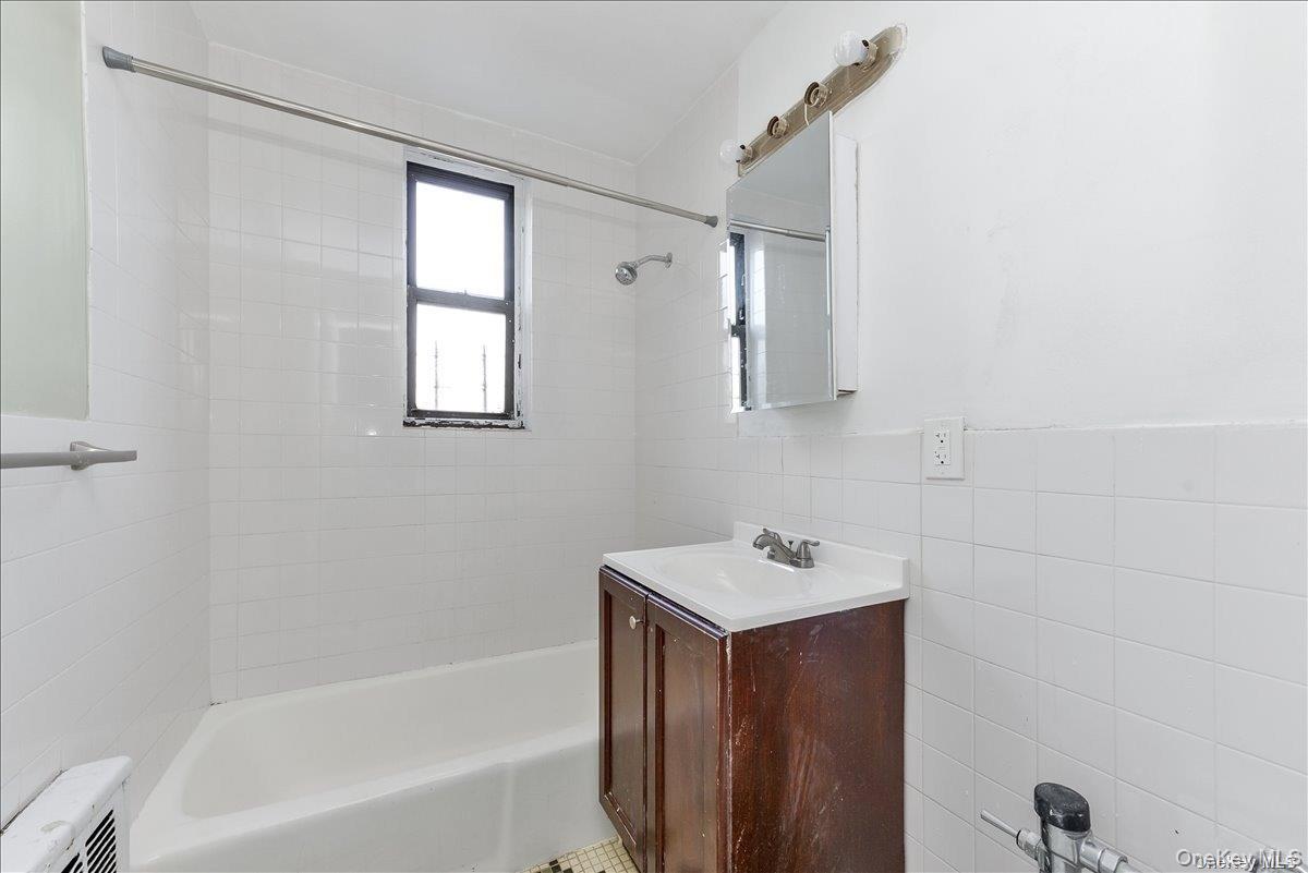 1165 E 54th Street 3k Property Photo 18