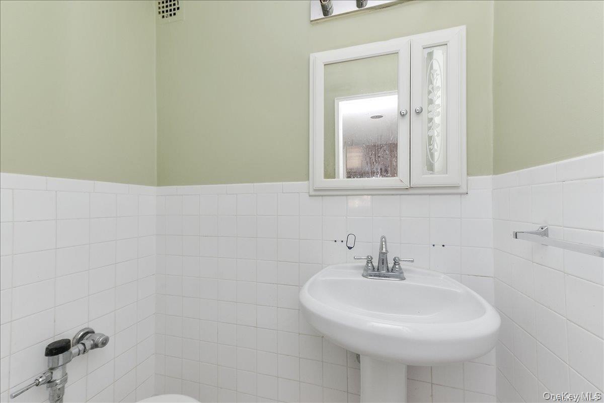 1165 E 54th Street 3k Property Photo 19