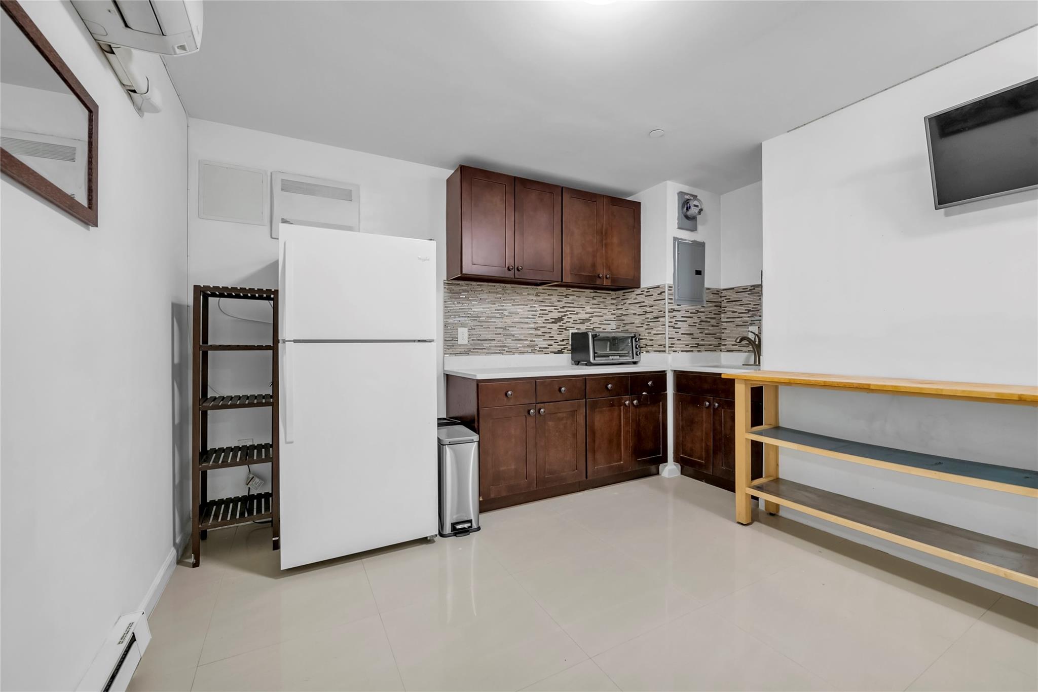 65-06 Grand Central Parkway 1c Property Photo 15