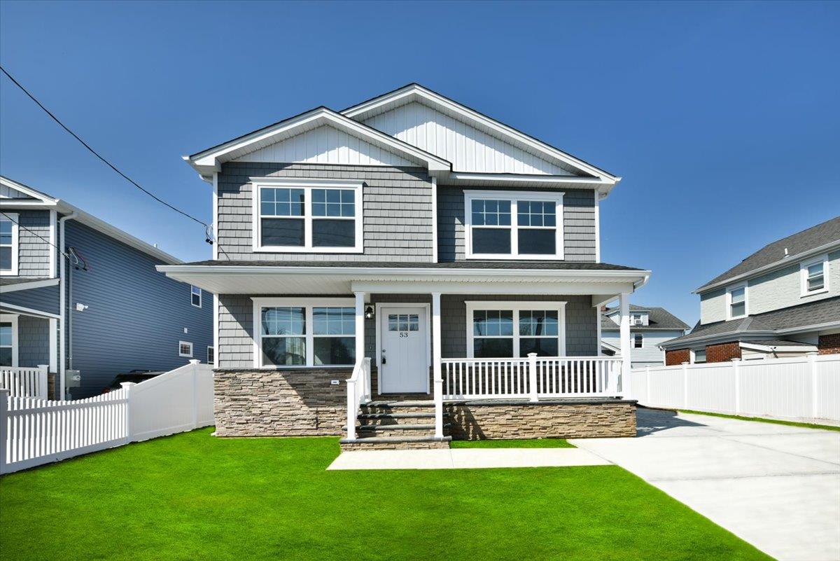 Alverta B Gray Schultz Middle Sc Real Estate Listings Main Image