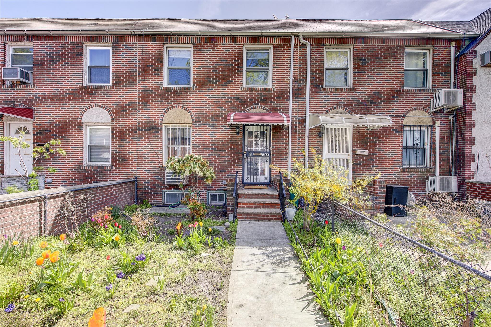 32-55 54th Street Property Photo 1