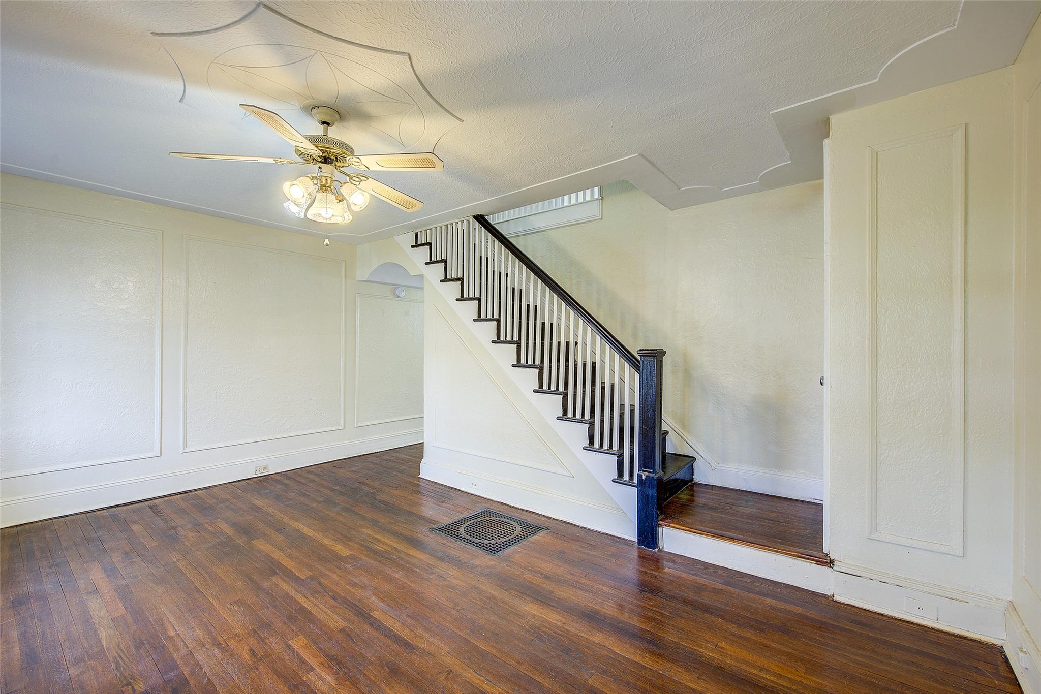 32-55 54th Street Property Photo 15