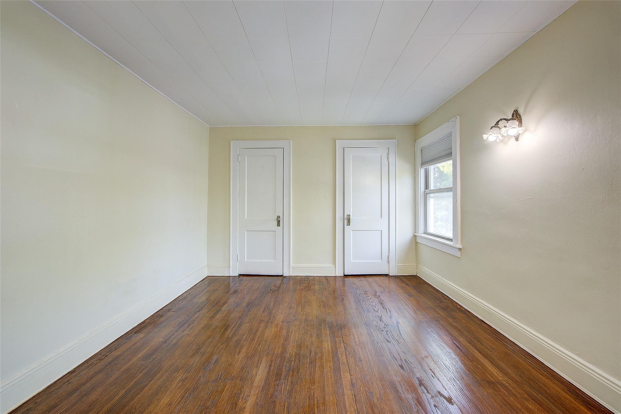 32-55 54th Street Property Photo 23