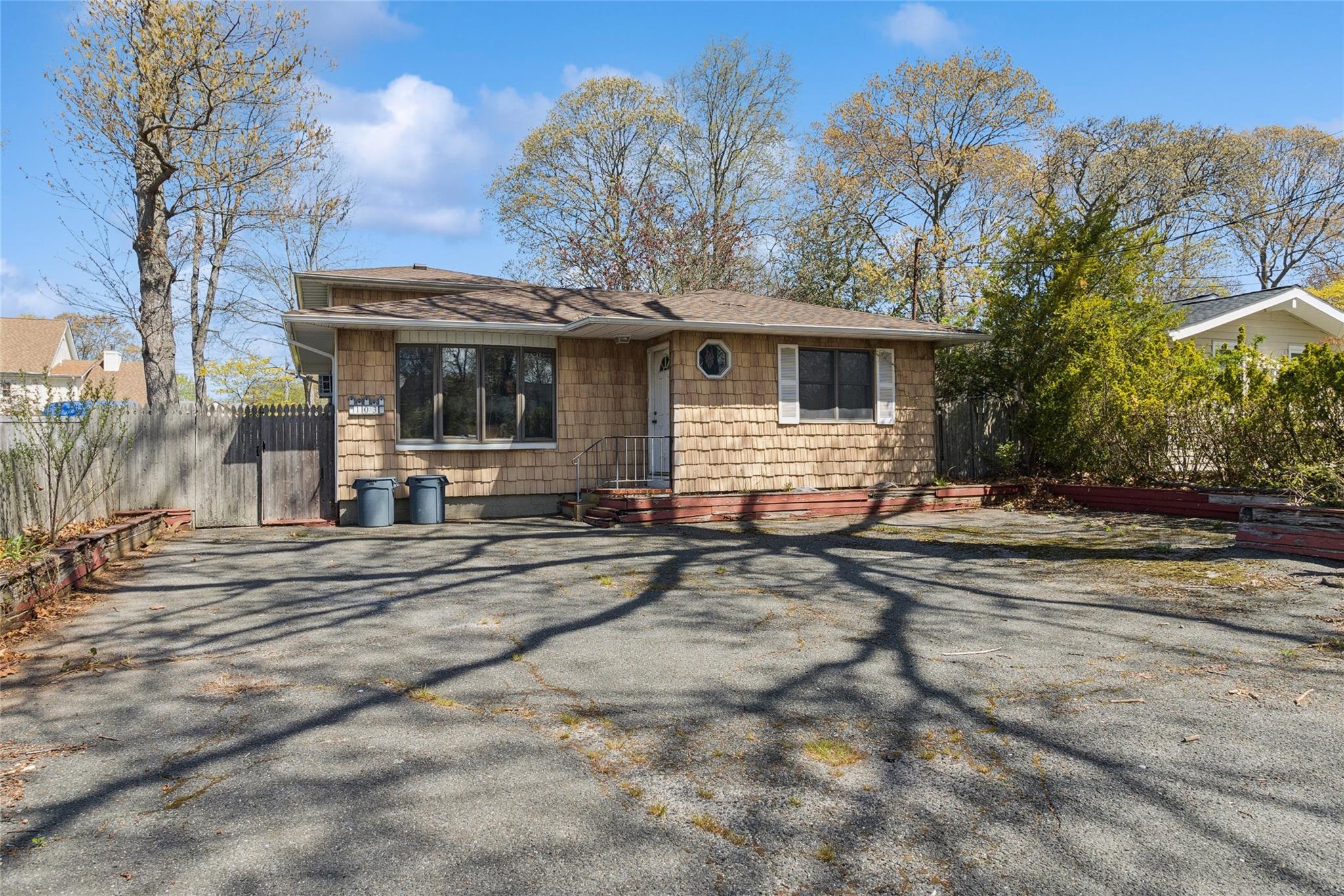 103 Baybright Dr E Property Photo