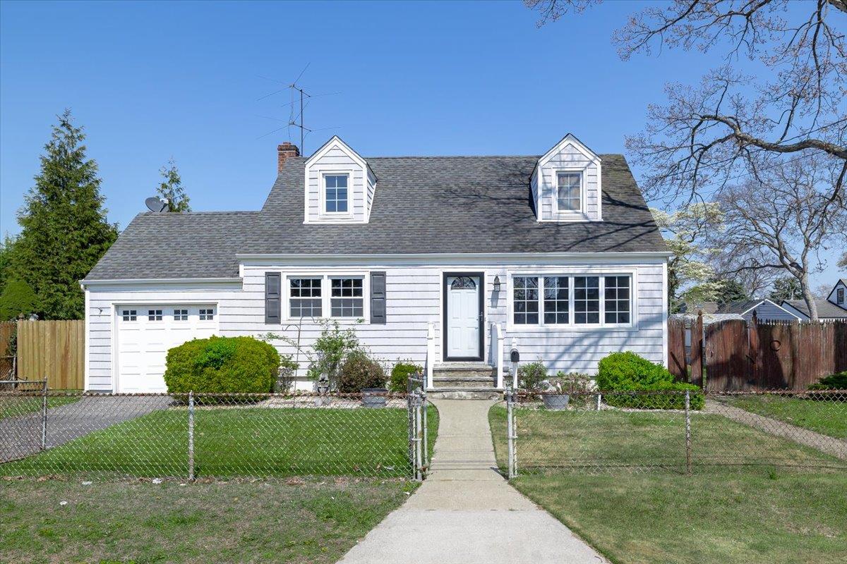 656 N Delaware Avenue Property Photo
