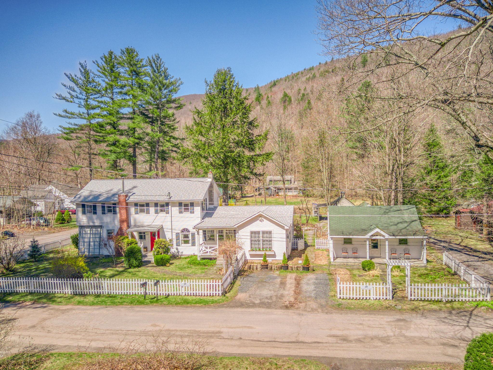 28-30 Esopus Avenue Property Photo