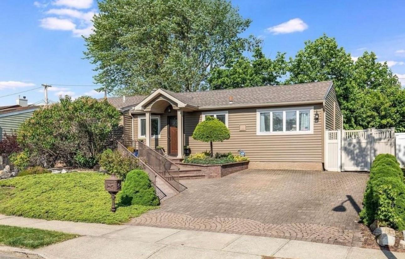 50 Gerhard Rd Property Photo