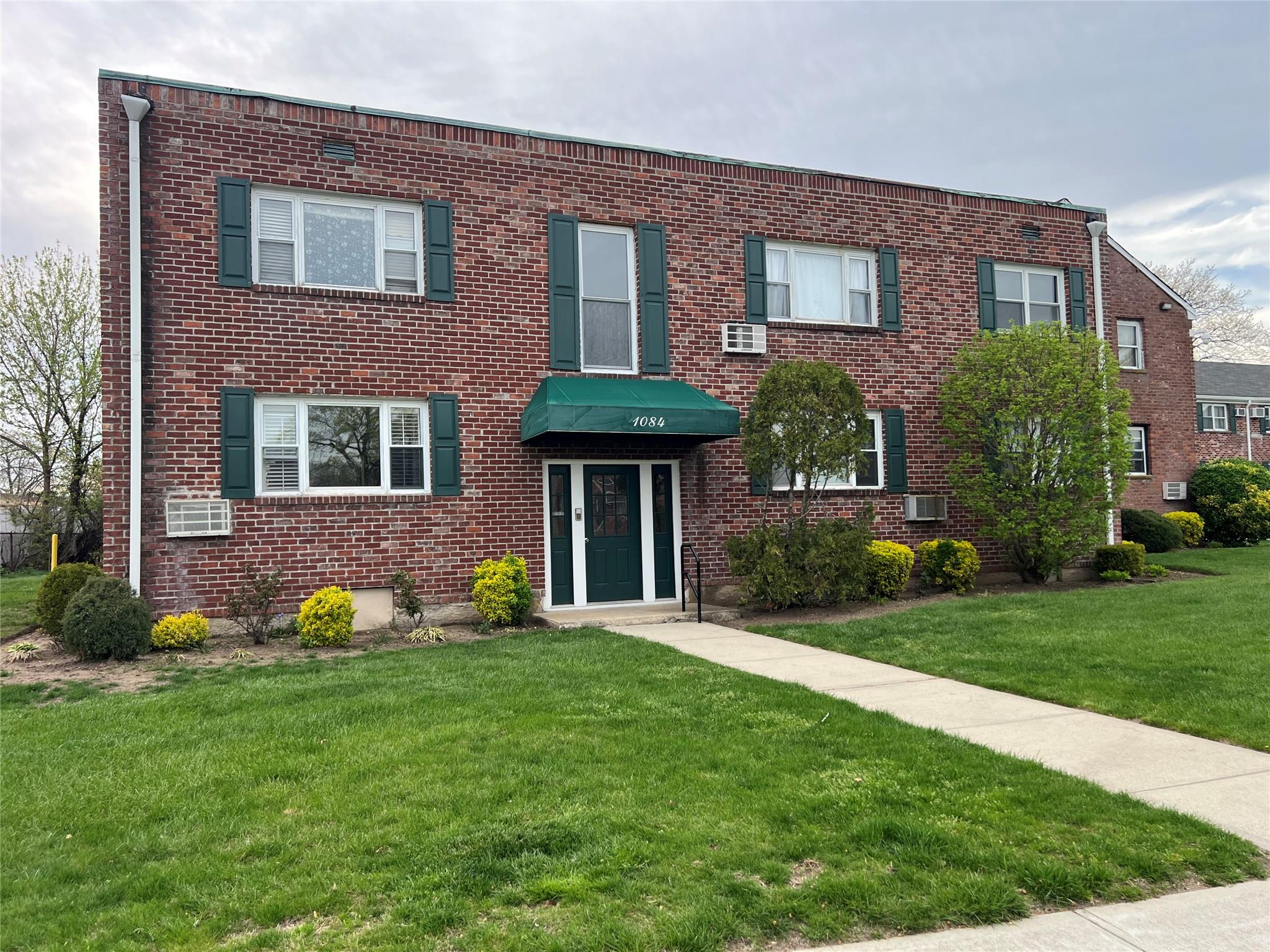 11580 Real Estate Listings Main Image