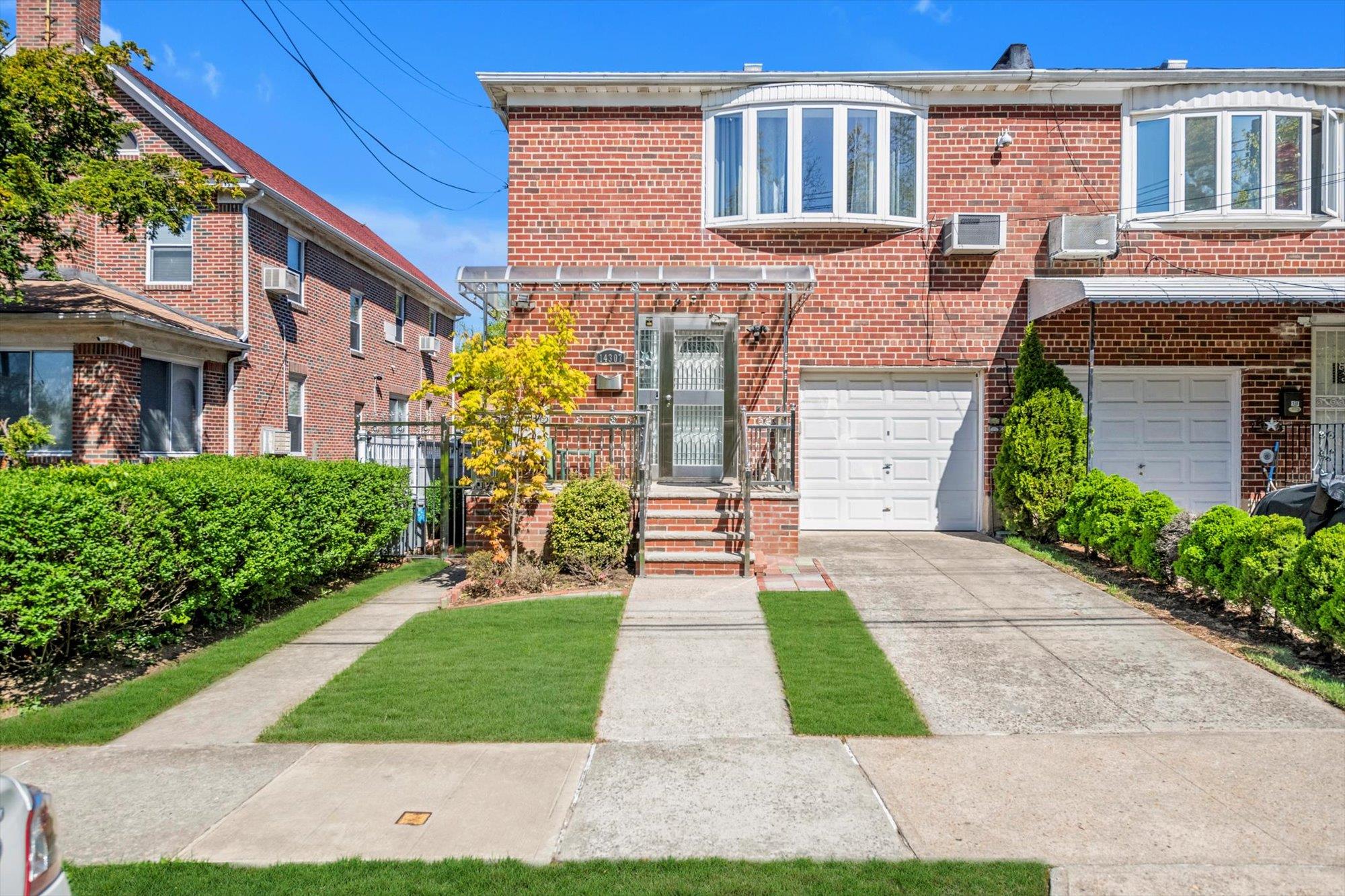 143-7 Rose Ave Property Photo