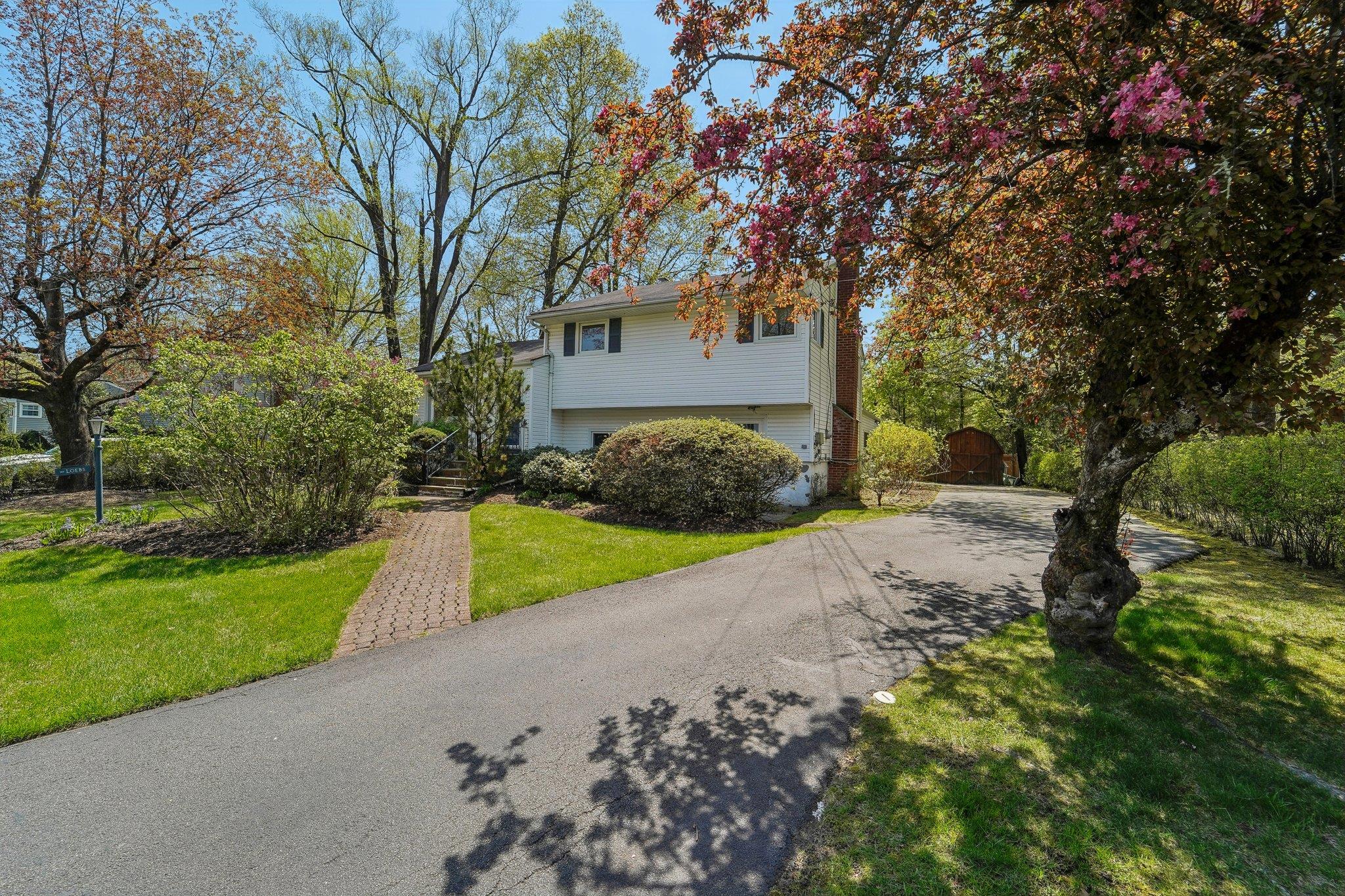 103 S Nauraushaun Road Property Photo 2