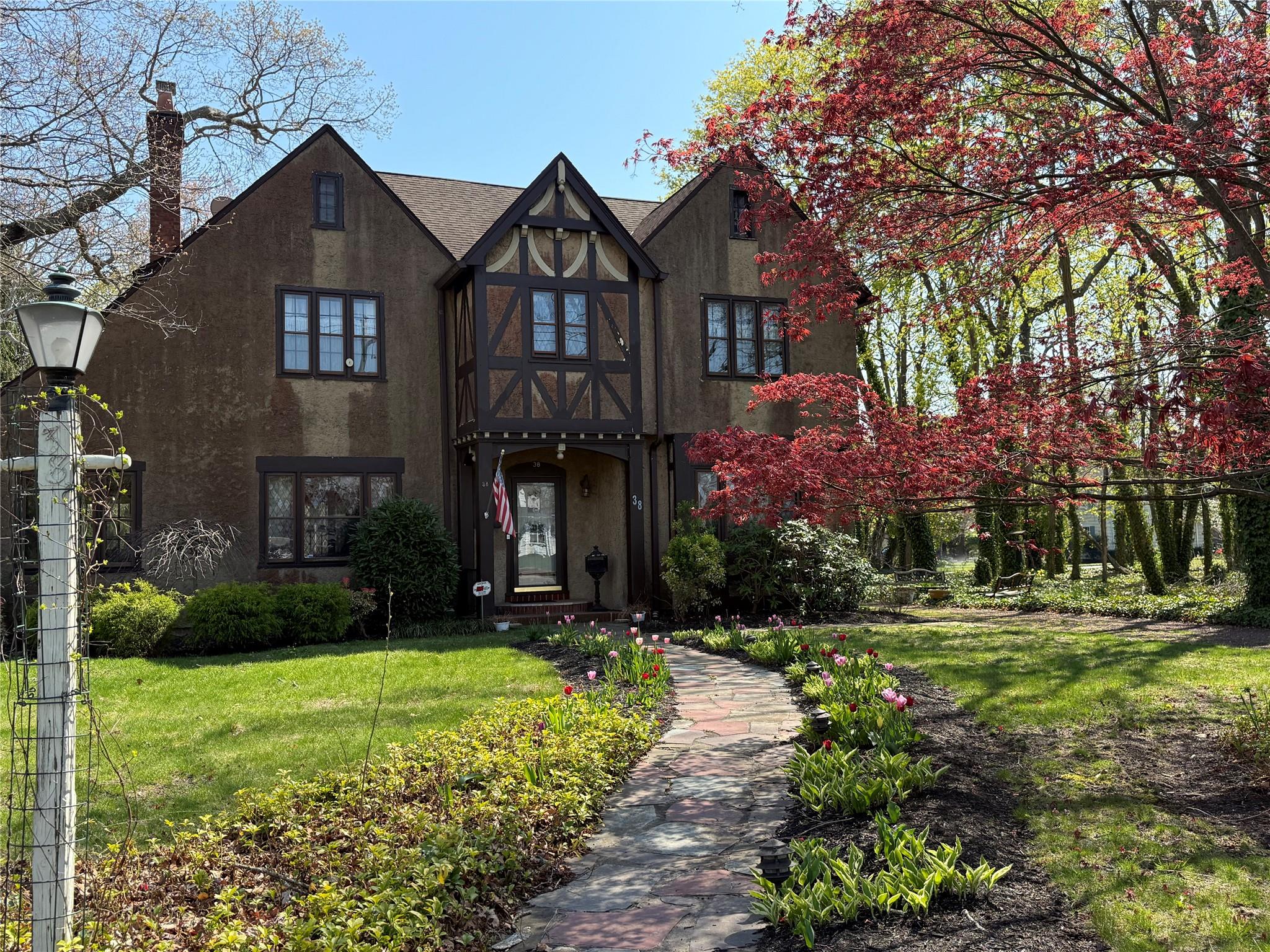 38 W. Roe Boulevard Property Photo