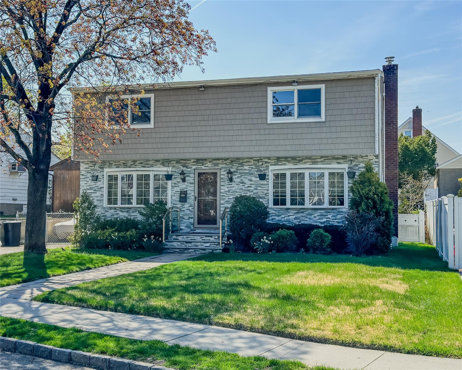 Hampton Street School Real Estate Listings Main Image
