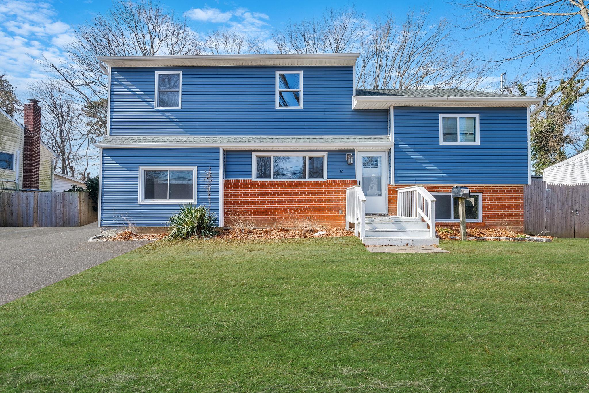 12 Carl St Property Photo