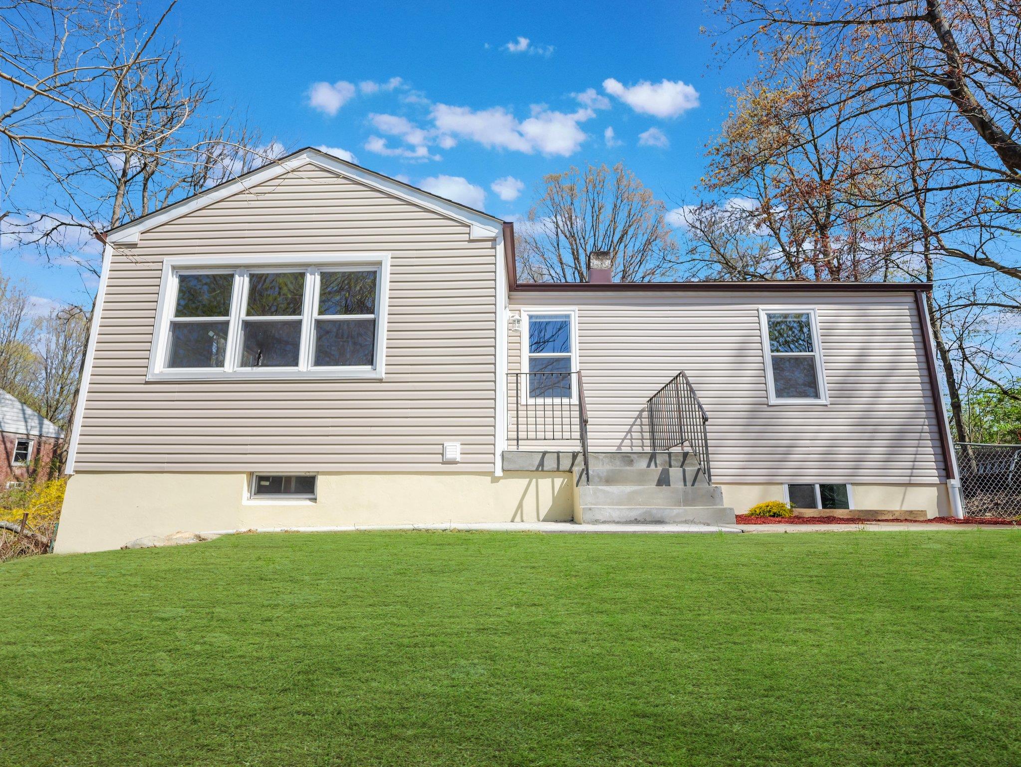 636 Gidney Avenue Property Photo