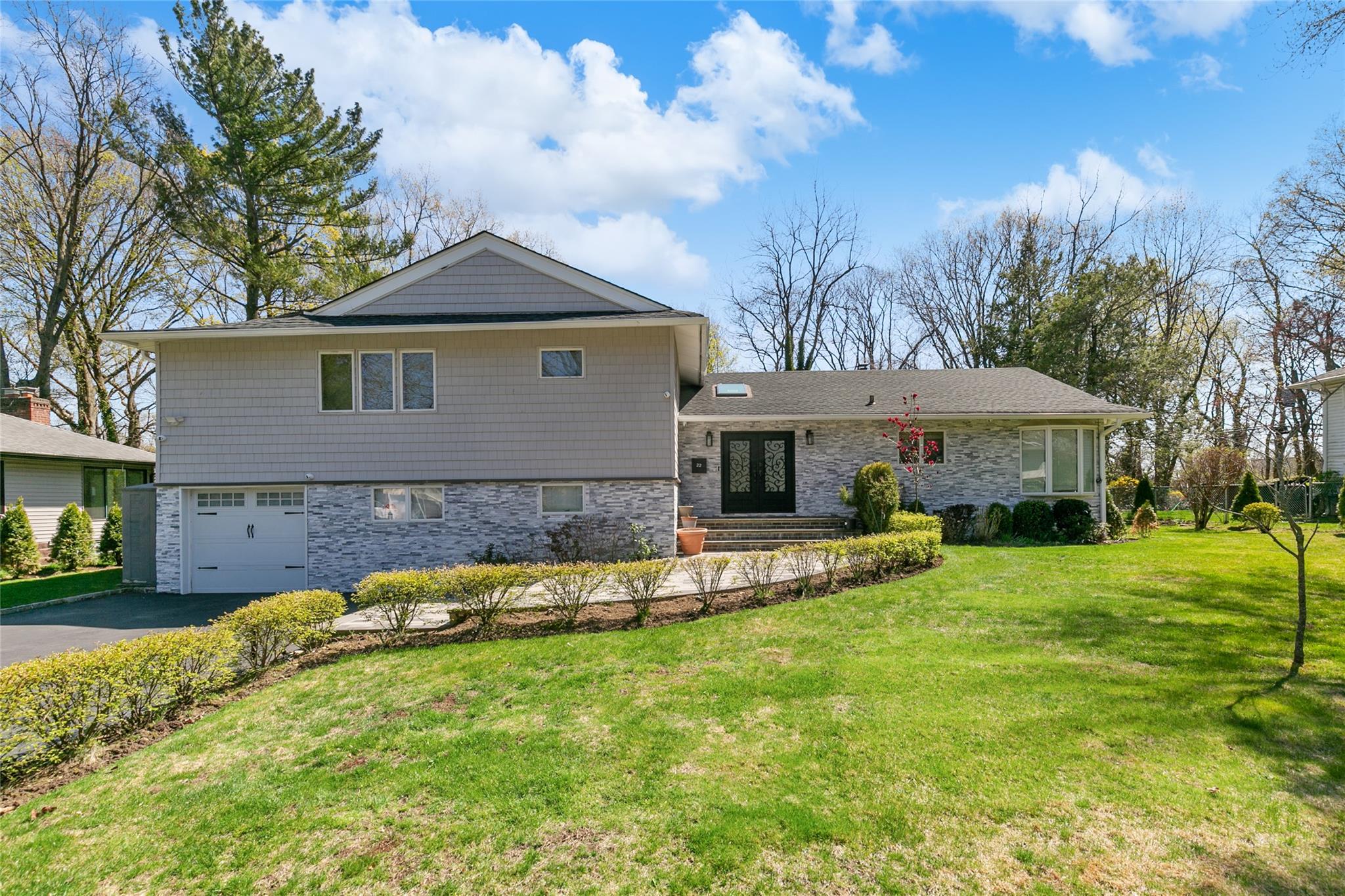 11020 Real Estate Listings Main Image