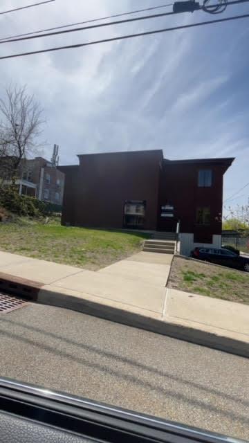 123 Rombout Avenue 2 Property Photo 1