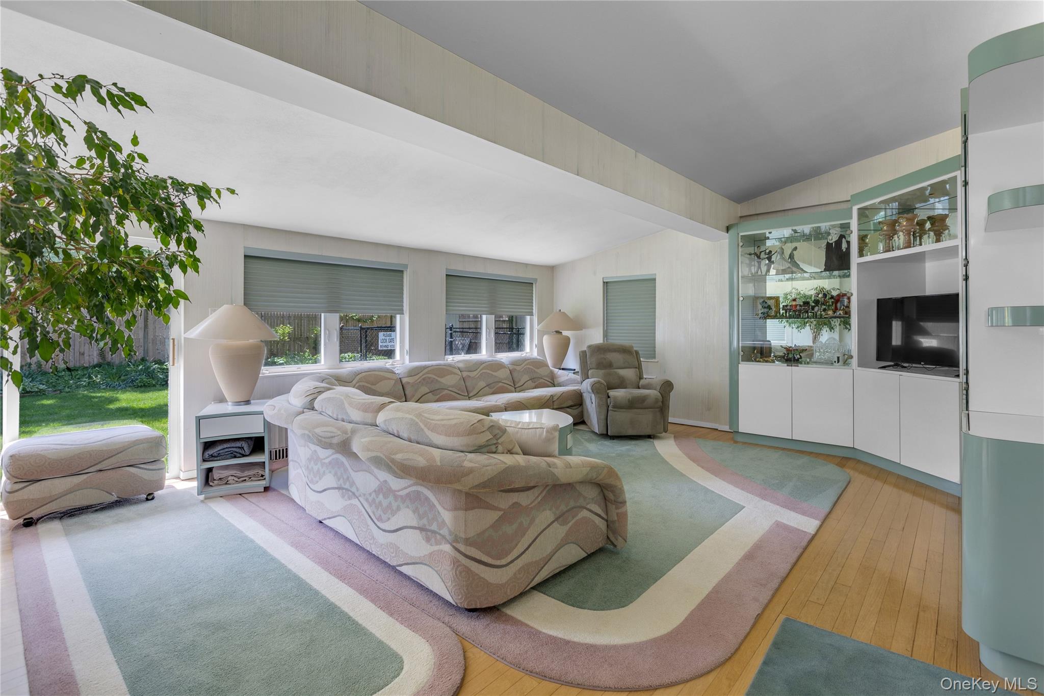 330 Scudder Avenue Property Photo 6