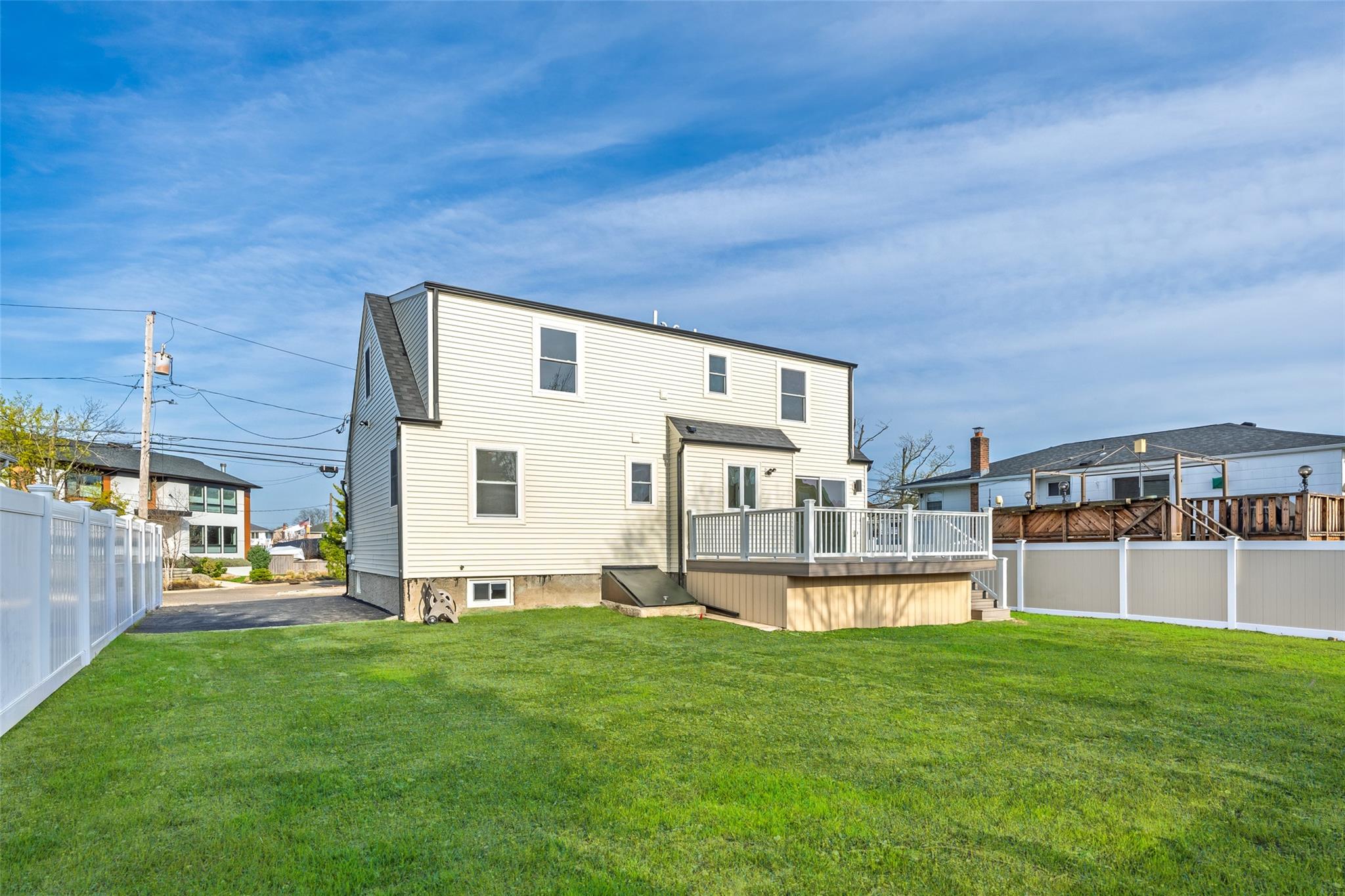 2464 Riverside Avenue Property Photo 3