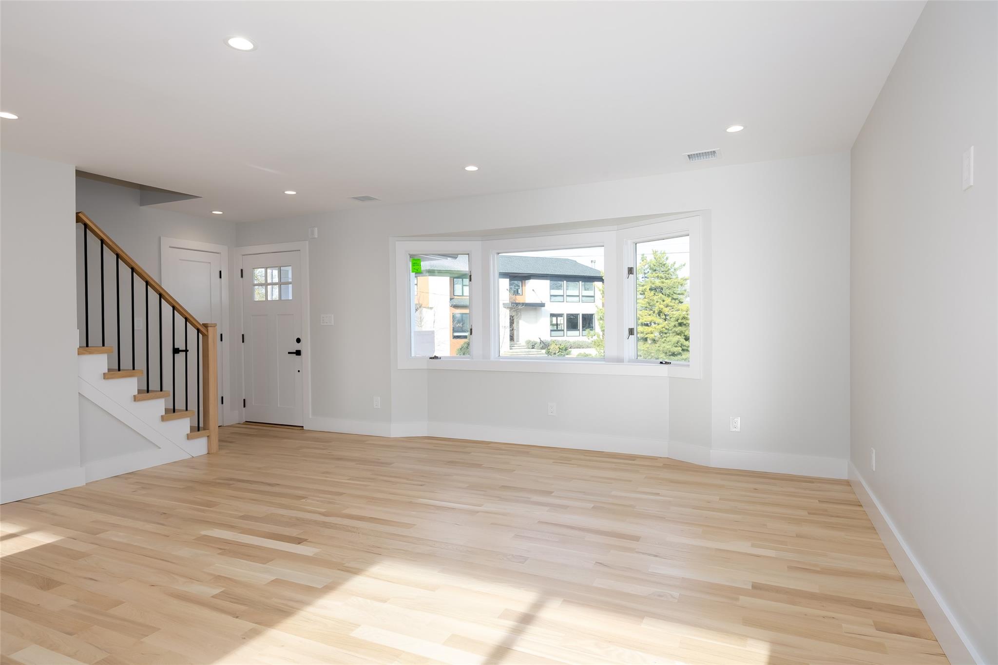 2464 Riverside Avenue Property Photo 8