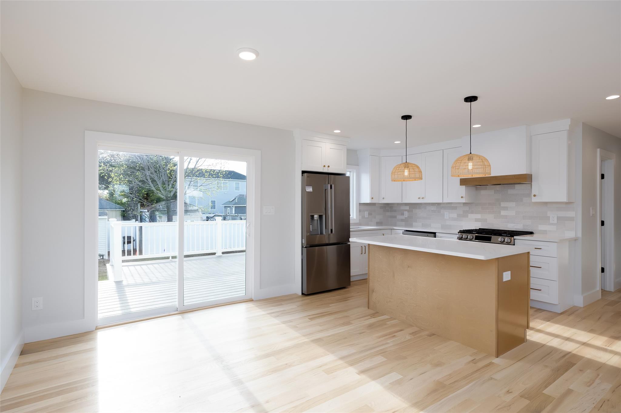 2464 Riverside Avenue Property Photo 11
