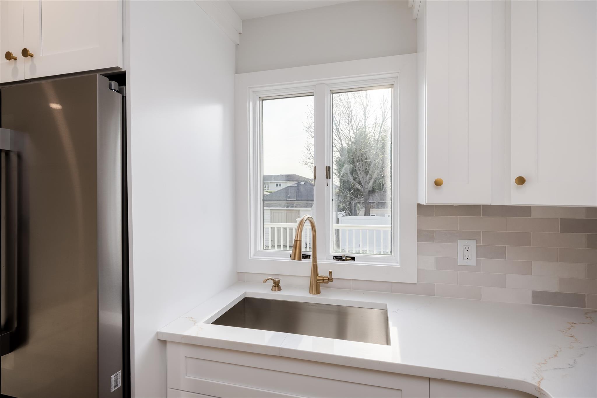 2464 Riverside Avenue Property Photo 14