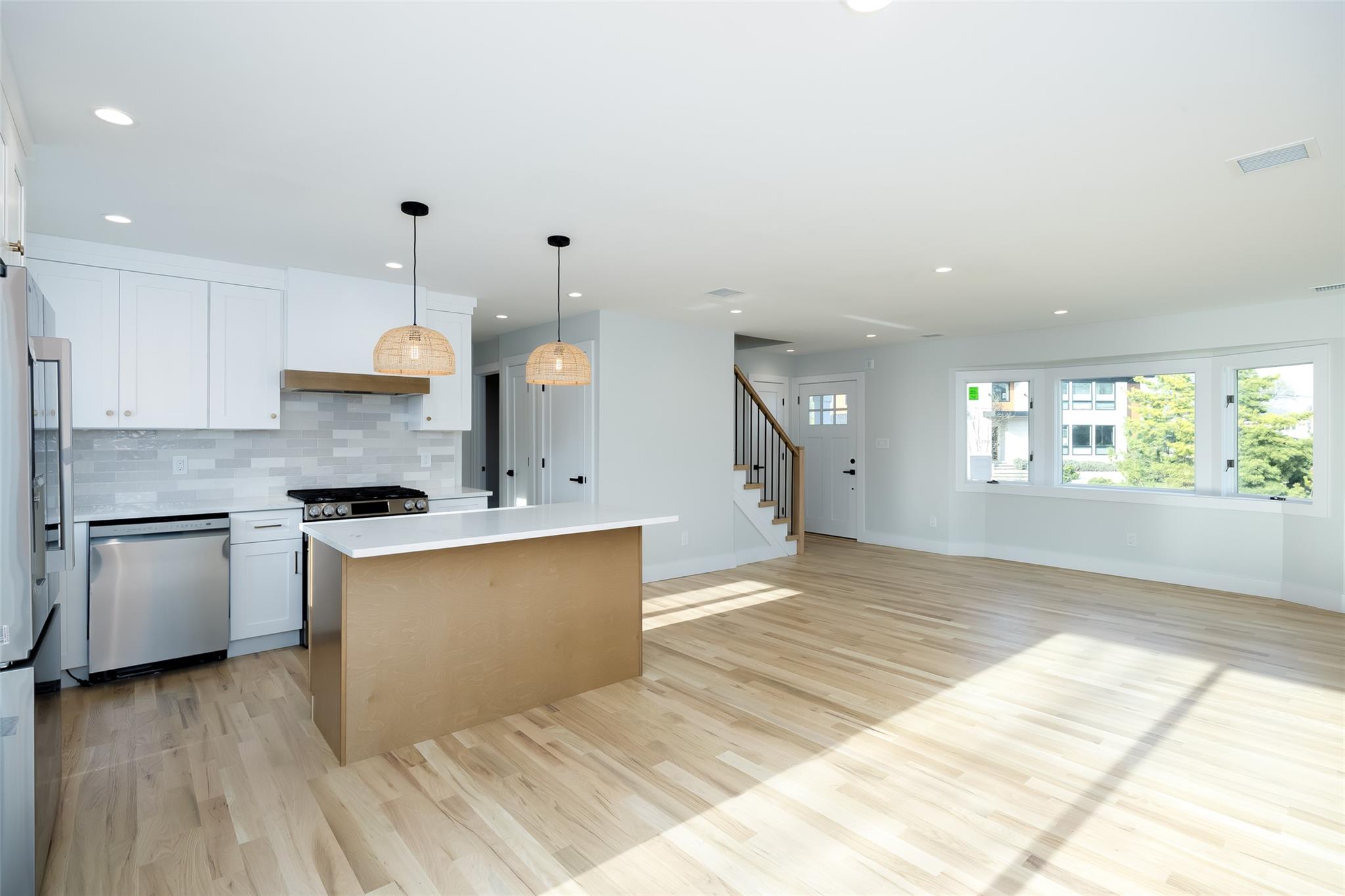 2464 Riverside Avenue Property Photo 16