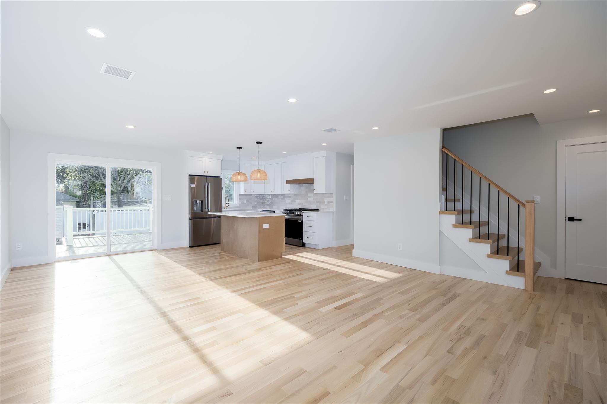 2464 Riverside Avenue Property Photo 18